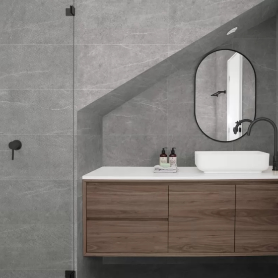 Ferrara Acero 80×80 πλακάκι δαπέδου και τοίχου, ματ πορσελανάτο Keros Ceramica, ισπανικής προέλευσης.