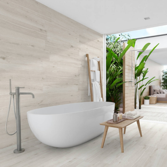 SIA BLANCO 23x120cm πλακάκι τύπου ξύλου της Keros, ιδανικό για δάπεδα και τοίχους σε εσωτερικούς και εξωτερικούς χώρους