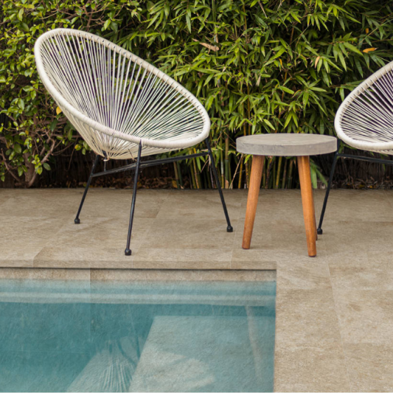 Keros Peldaño Extrusionado Redstone Crema 33×33 Αντιολισθητικό προφίλ σκάλας