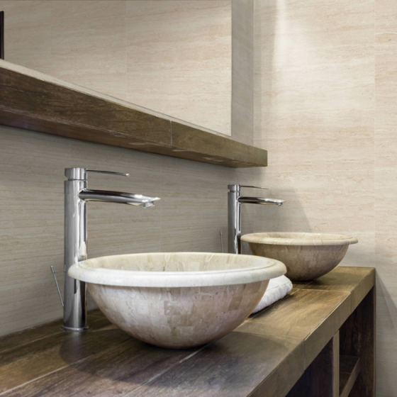 Κεραμικό πλακάκι τοίχου με ματ μαρμάρινη όψη και ζεστή μπεζ απόχρωση από τη σειρά Toscana της KEROS.